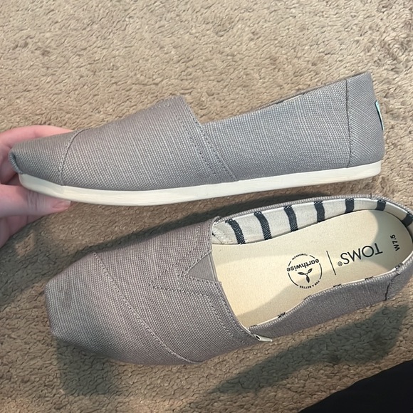 Tom’s Alpargata Heritage Canvas shoes, like new, never worn, size 7.5 Women’s. - Picture 3 of 7